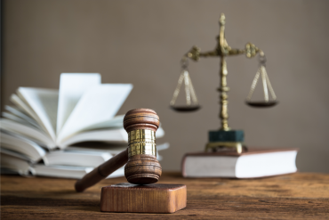 Diferencia entre abogado y licenciado en Derecho